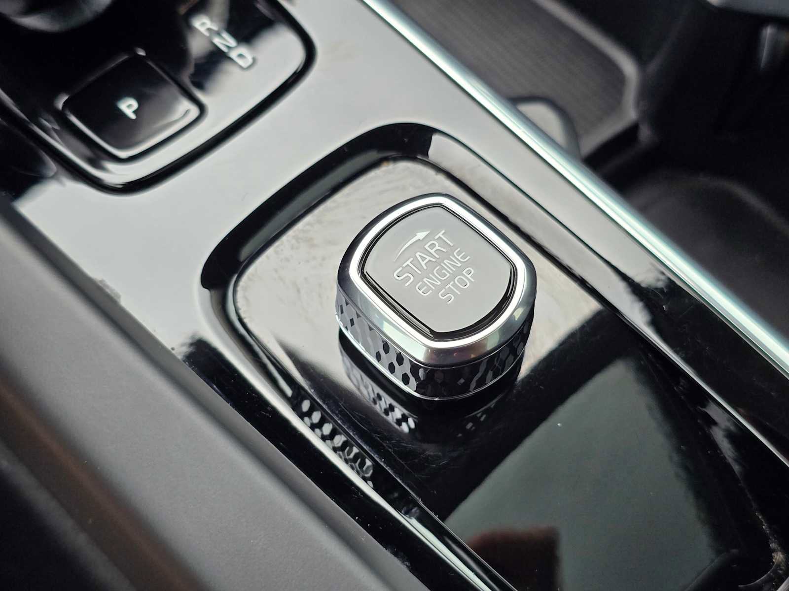 Certified 2025 Volvo V60 B5 Cross Country Plus image 33