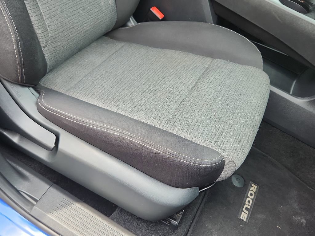 Used 2023 Nissan Rogue SV image 13