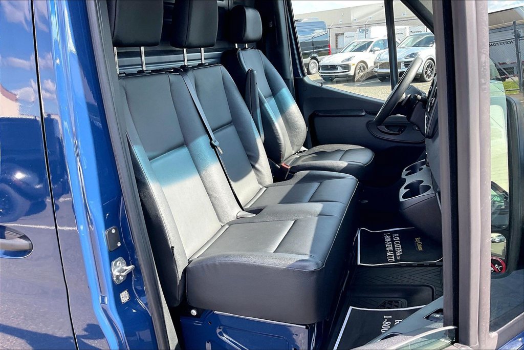Used 2024 Mercedes-Benz Sprinter 2500 image 6