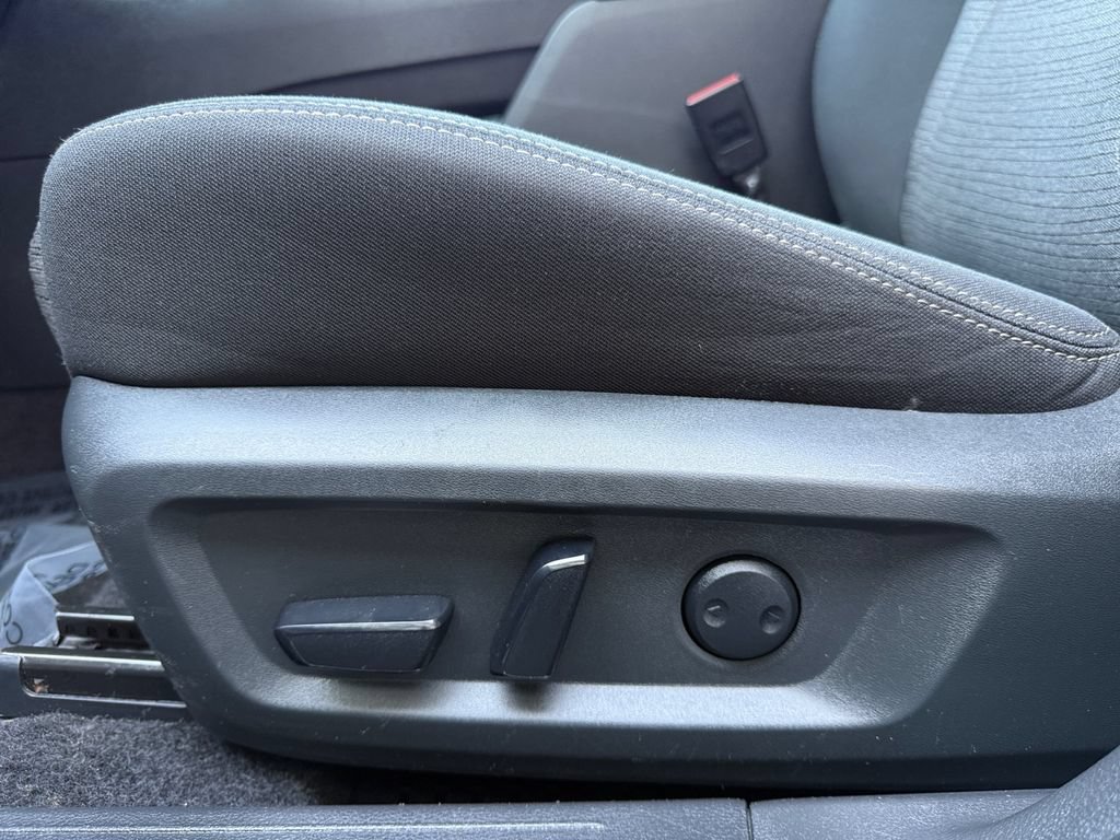 Used 2023 Nissan Rogue SV FWD image 10
