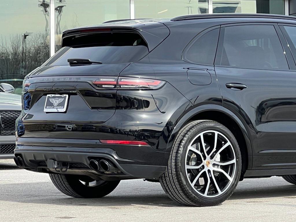 Used 2021 Porsche Cayenne Turbo image 13