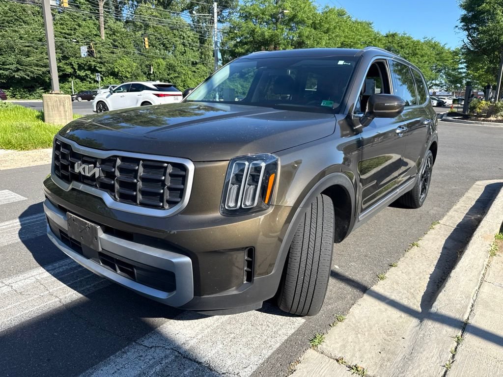 Used 2023 Kia Telluride S AWD/4WD image 3