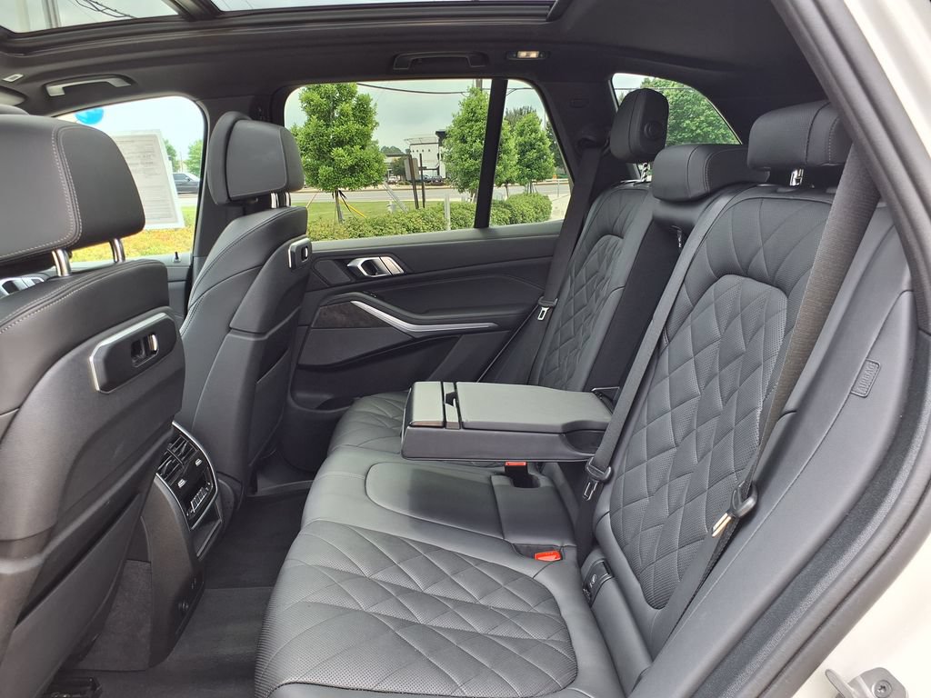 Used 2024 BMW X5 xDrive40i AWD/4WD image 19