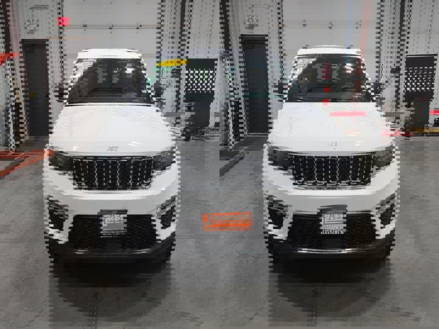 Used 2024 Jeep Grand Cherokee Limited image 8