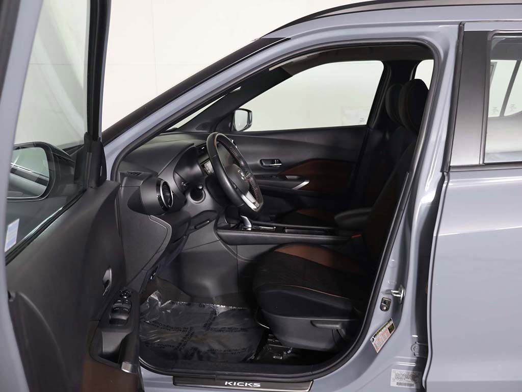 Used 2021 Nissan Kicks SR w/ Exterior Package image 28