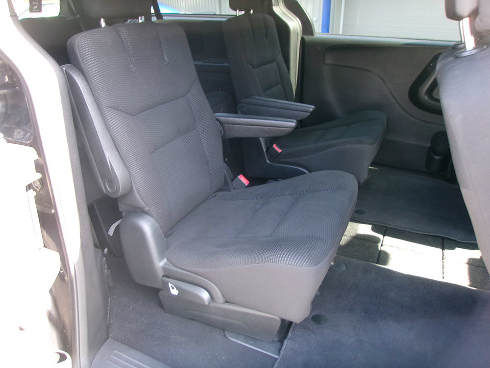 Used 2020 Dodge Grand Caravan SE FWD image 11