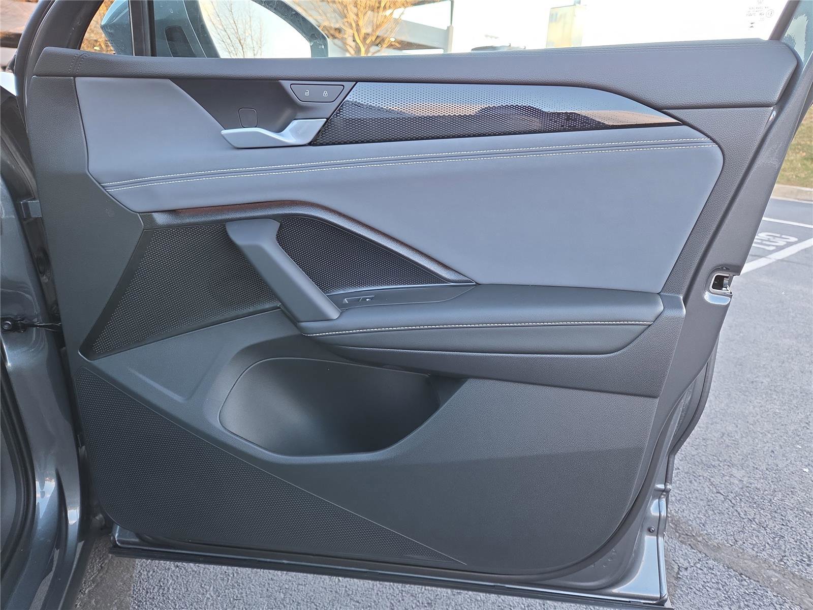 New 2026 Volkswagen Tiguan SE image 27