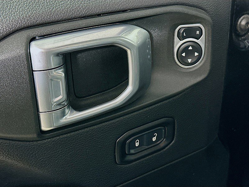 Used 2022 Jeep Wrangler Unlimited Sahara image 19