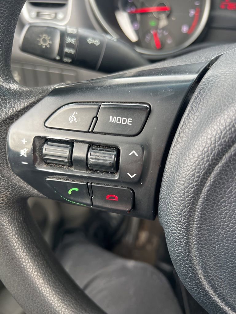 Used 2015 Kia Sedona LX w/ LX Convenience Package image 22