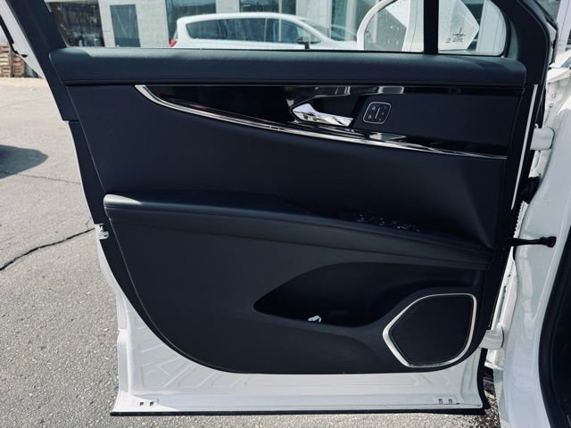 Used 2023 Lincoln Nautilus AWD image 13