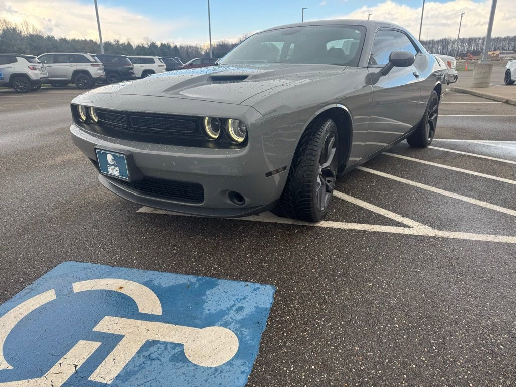 Used 2019 Dodge Challenger SXT w/ Driver Convenience Group image 5