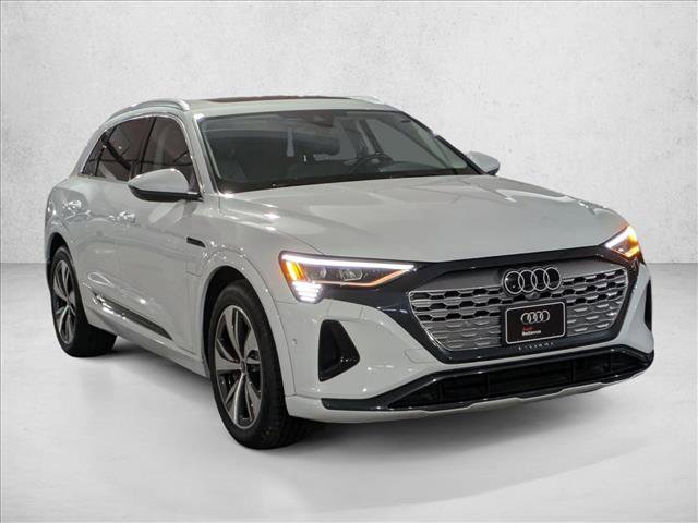 Used 2024 Audi Q8 e-tron Premium Plus w/ Premium Plus Package image 3