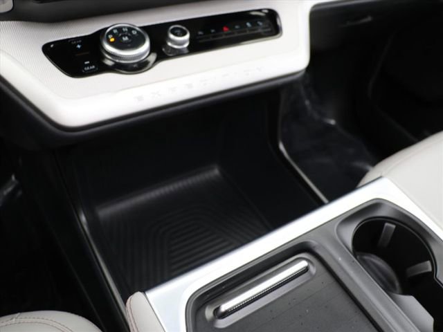 Used 2025 Ford Expedition Active image 22