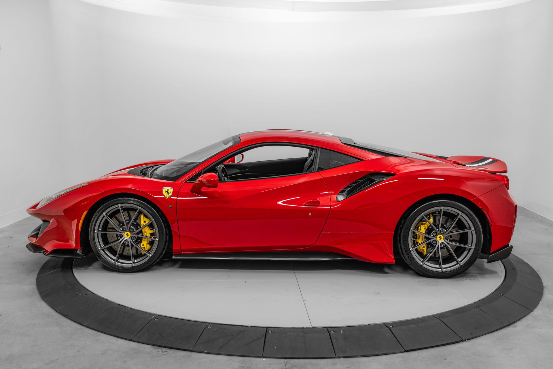 Certified 2020 Ferrari 488 Pista Coupe RWD image 3