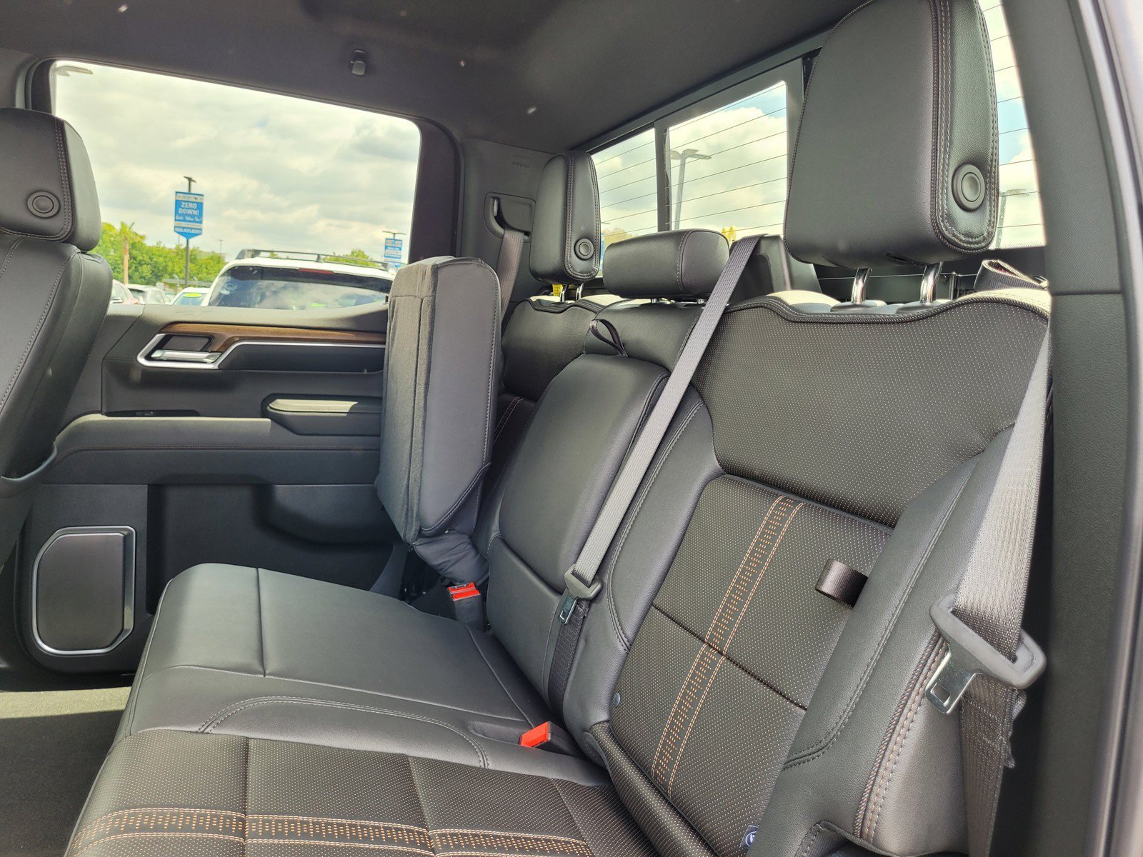 Used 2025 Chevrolet Silverado 1500 High Country w/ Midnight Edition AWD/4WD image 13