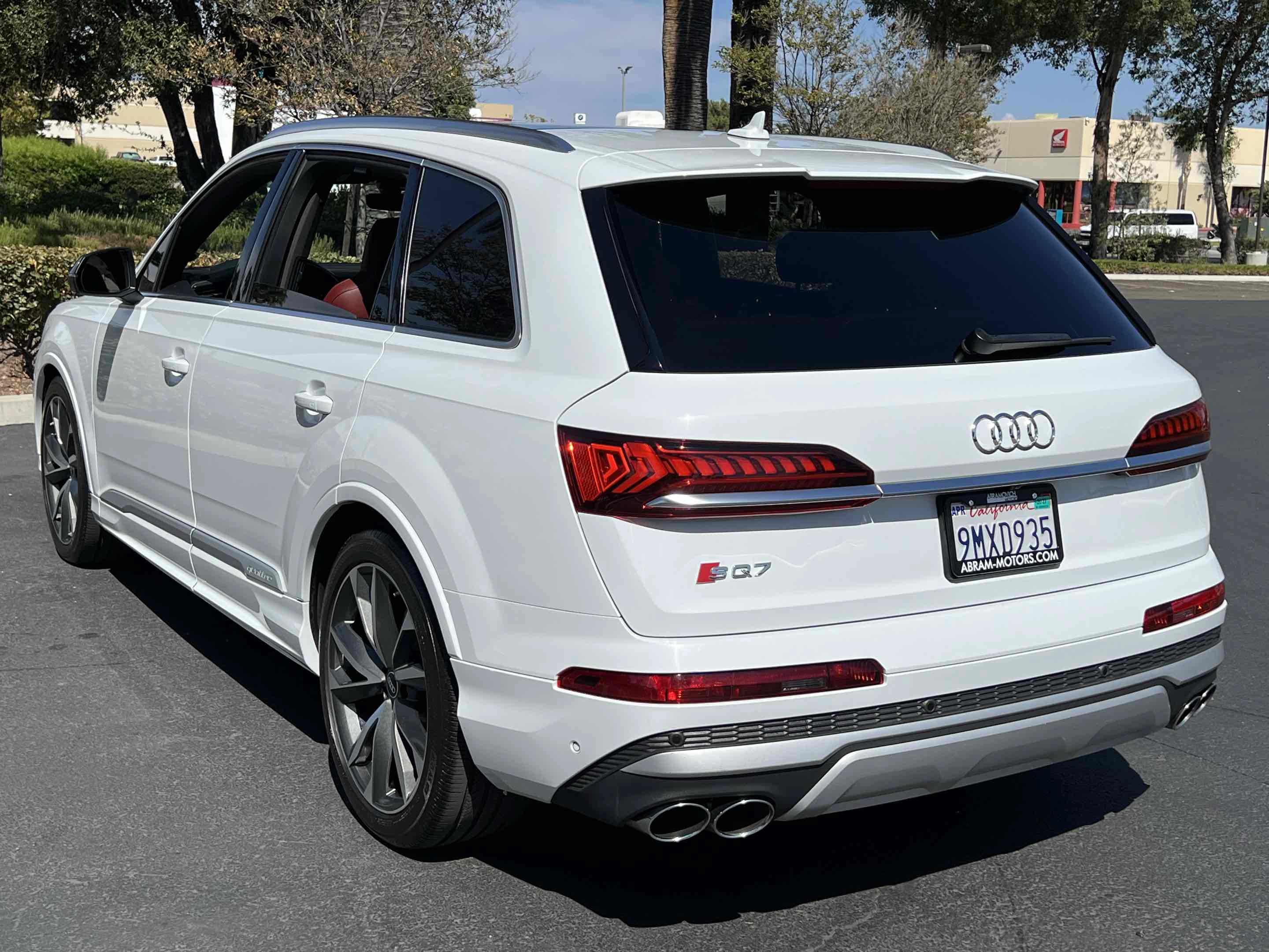 Used 2022 Audi SQ7 Prestige w/ Prestige Package AWD/4WD image 2