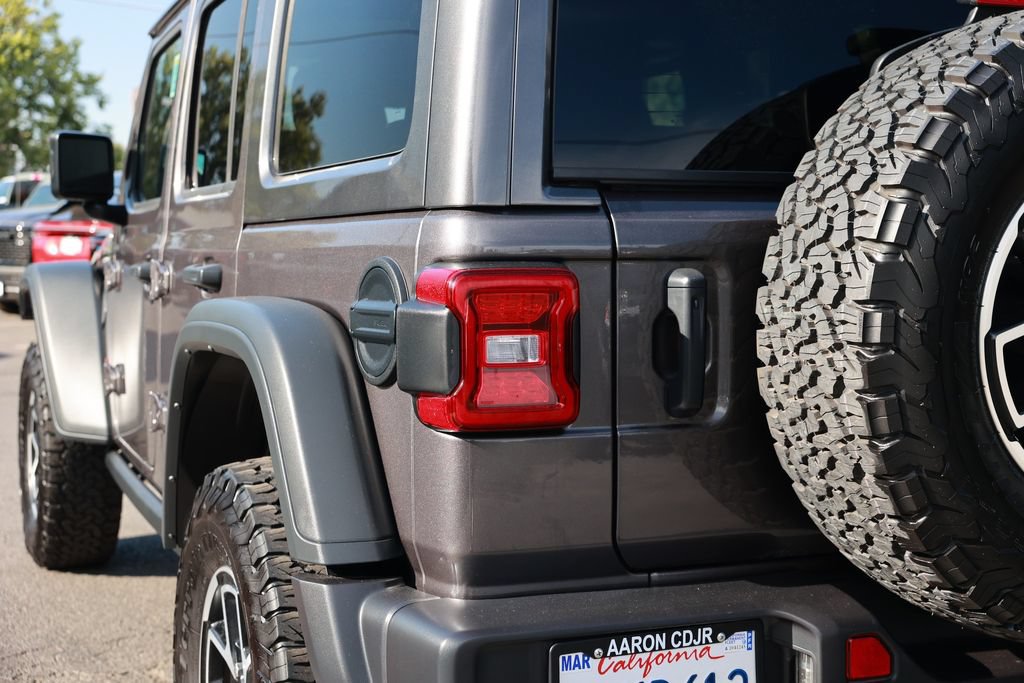 Used 2025 Jeep Wrangler Unlimited Rubicon AWD/4WD image 13