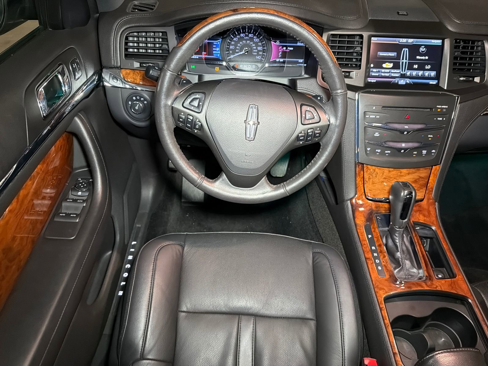 Used 2015 Lincoln MKS AWD w/ Equipment Group 101A image 18