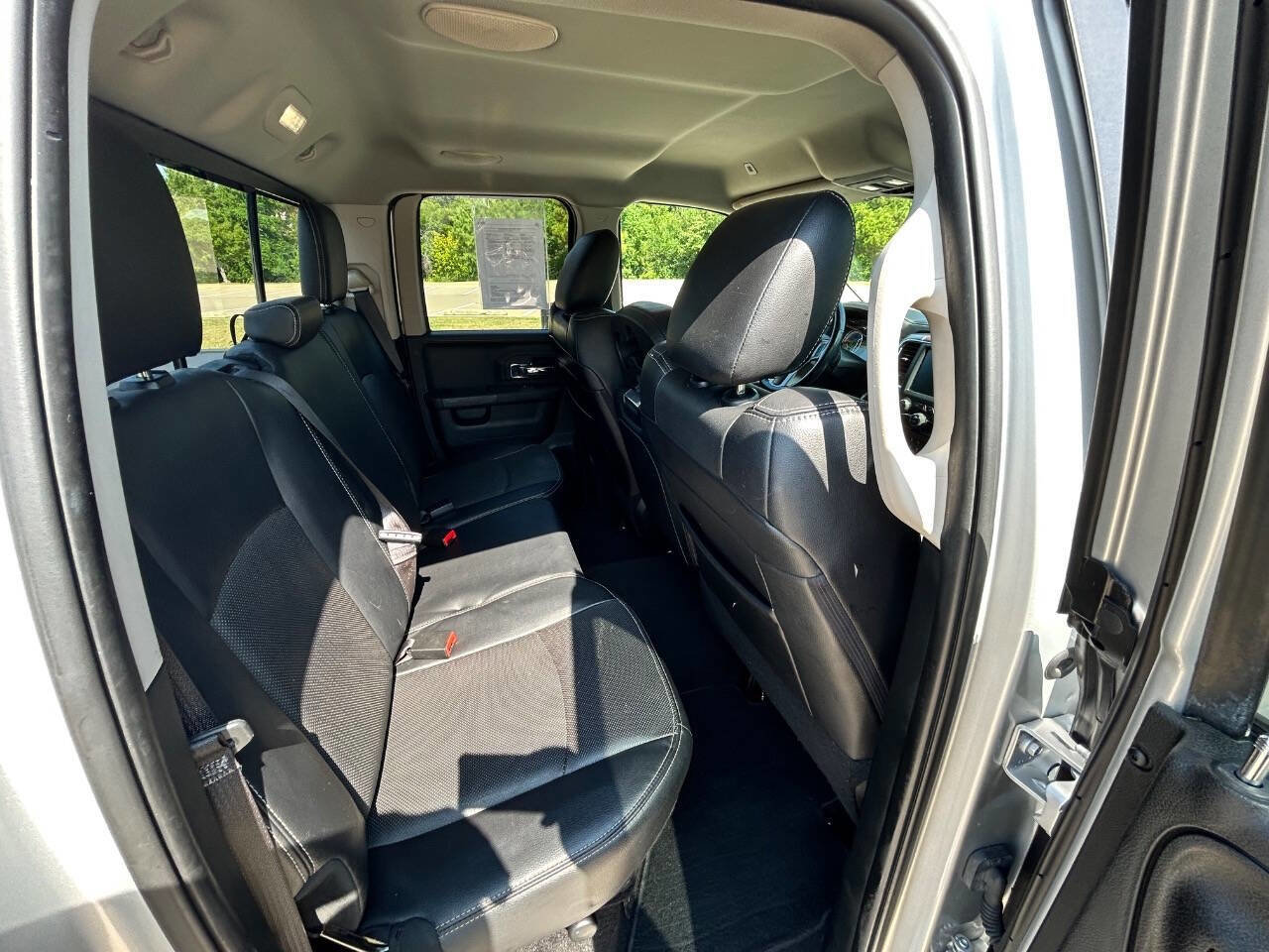 Used 2017 RAM 1500 Laramie RWD image 13
