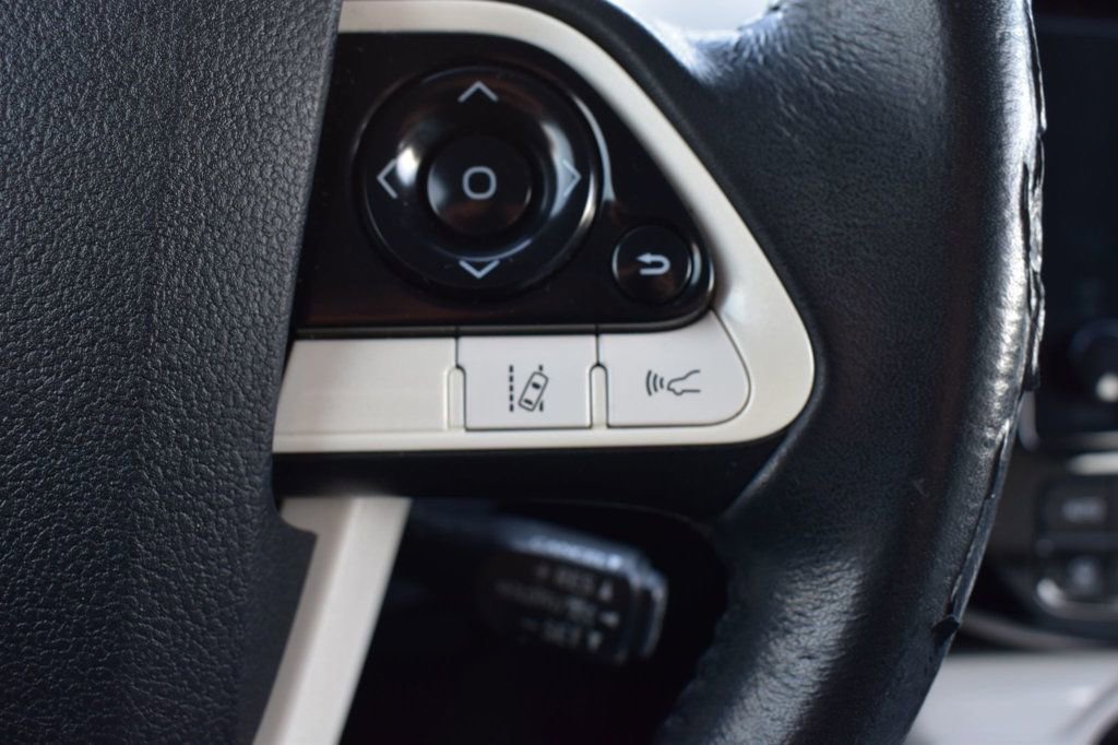 Used 2016 Toyota Prius Three Touring FWD image 29