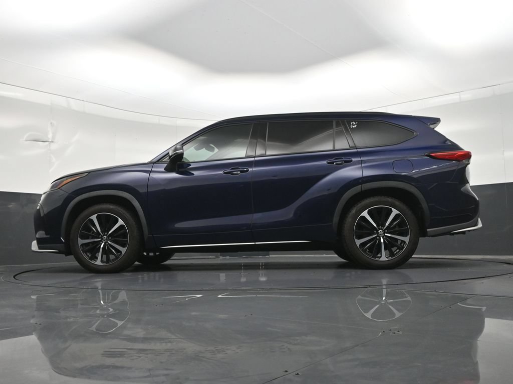 Used 2021 Toyota Highlander XSE FWD image 25