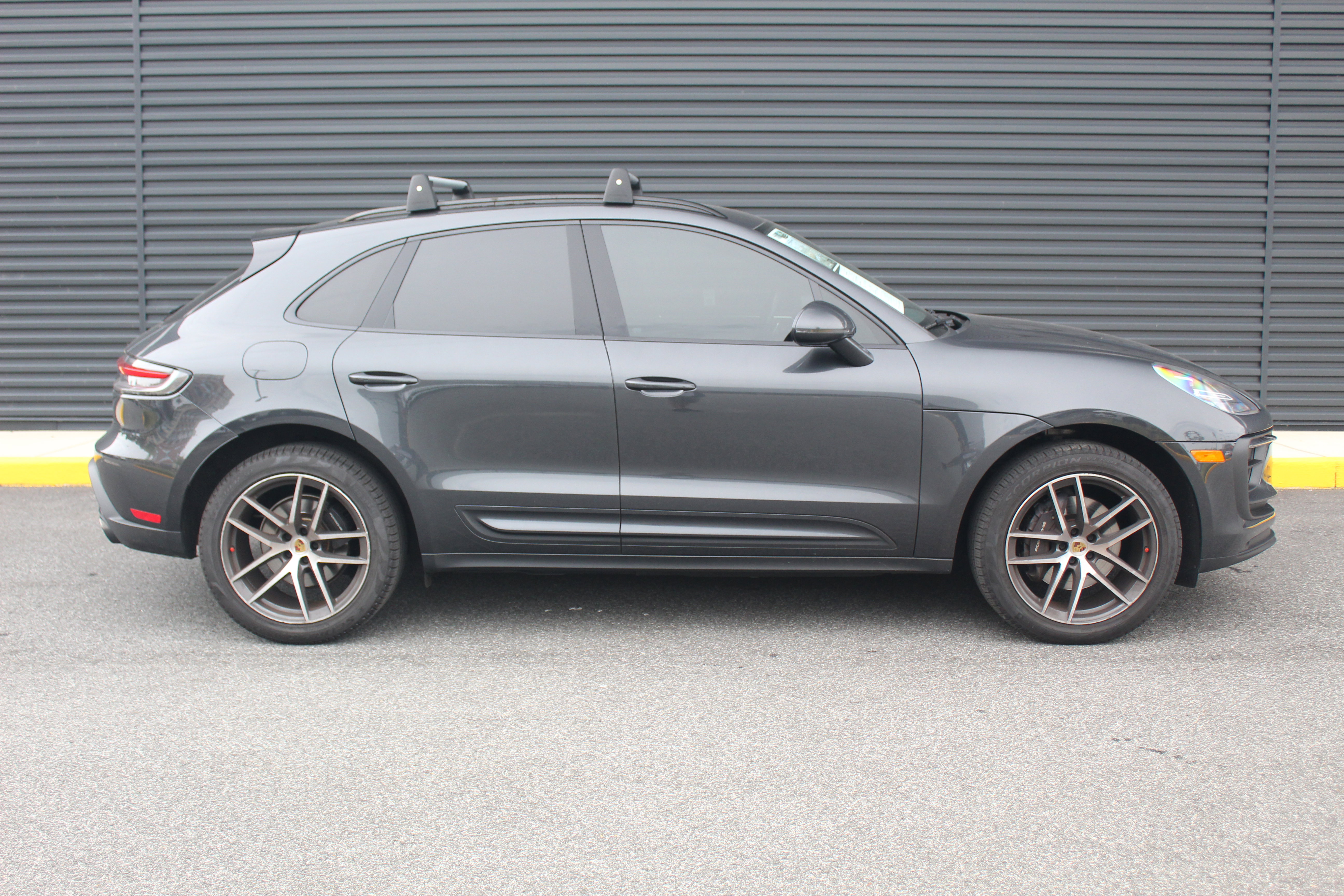 Certified 2022 Porsche Macan image 9