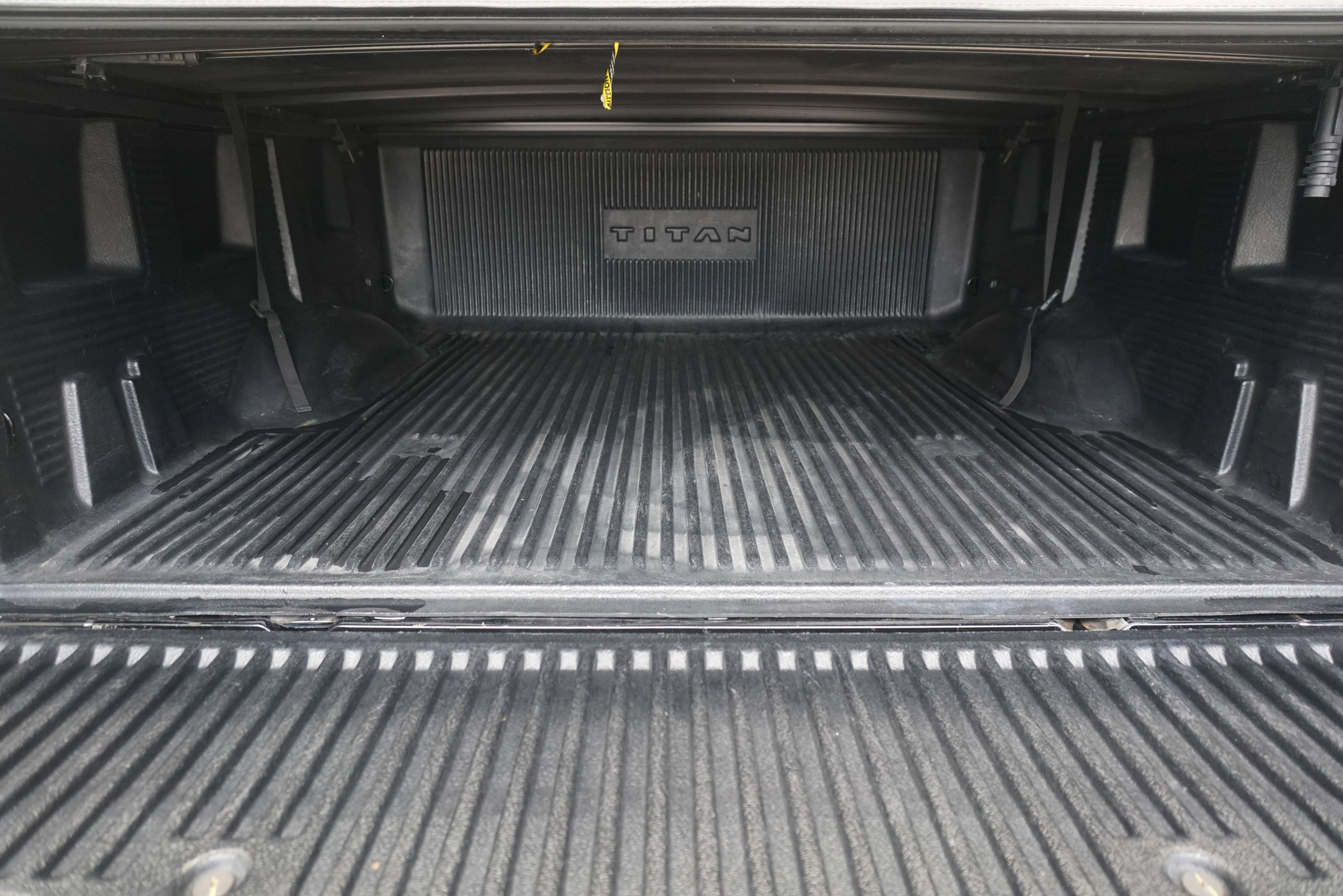 Used 2017 Nissan Titan SV RWD image 27