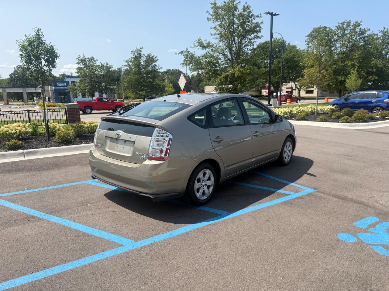 Used 2007 Toyota Prius w/ Pkg 1 FWD image 5