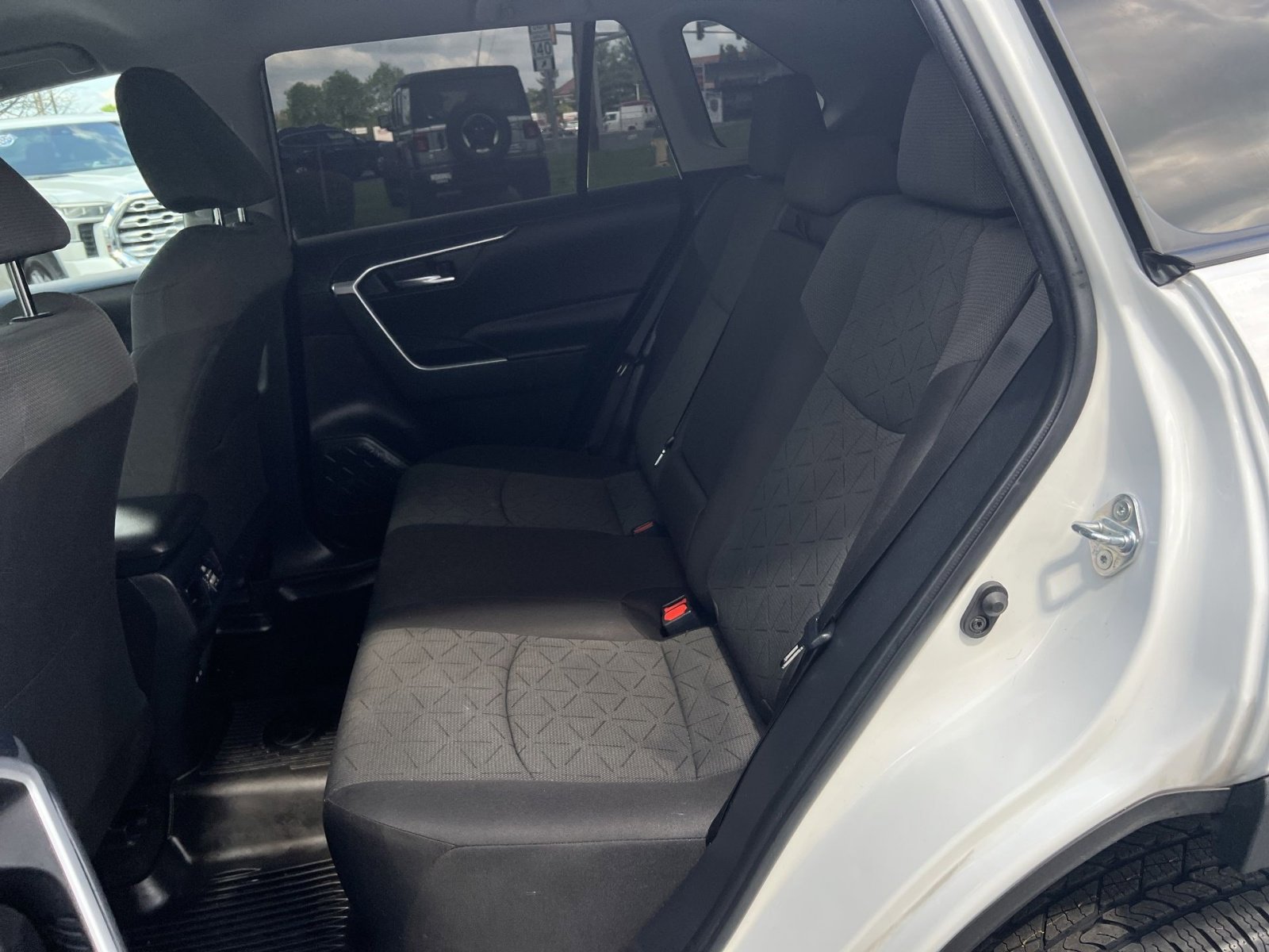 Used 2022 Toyota RAV4 XLE AWD/4WD image 31