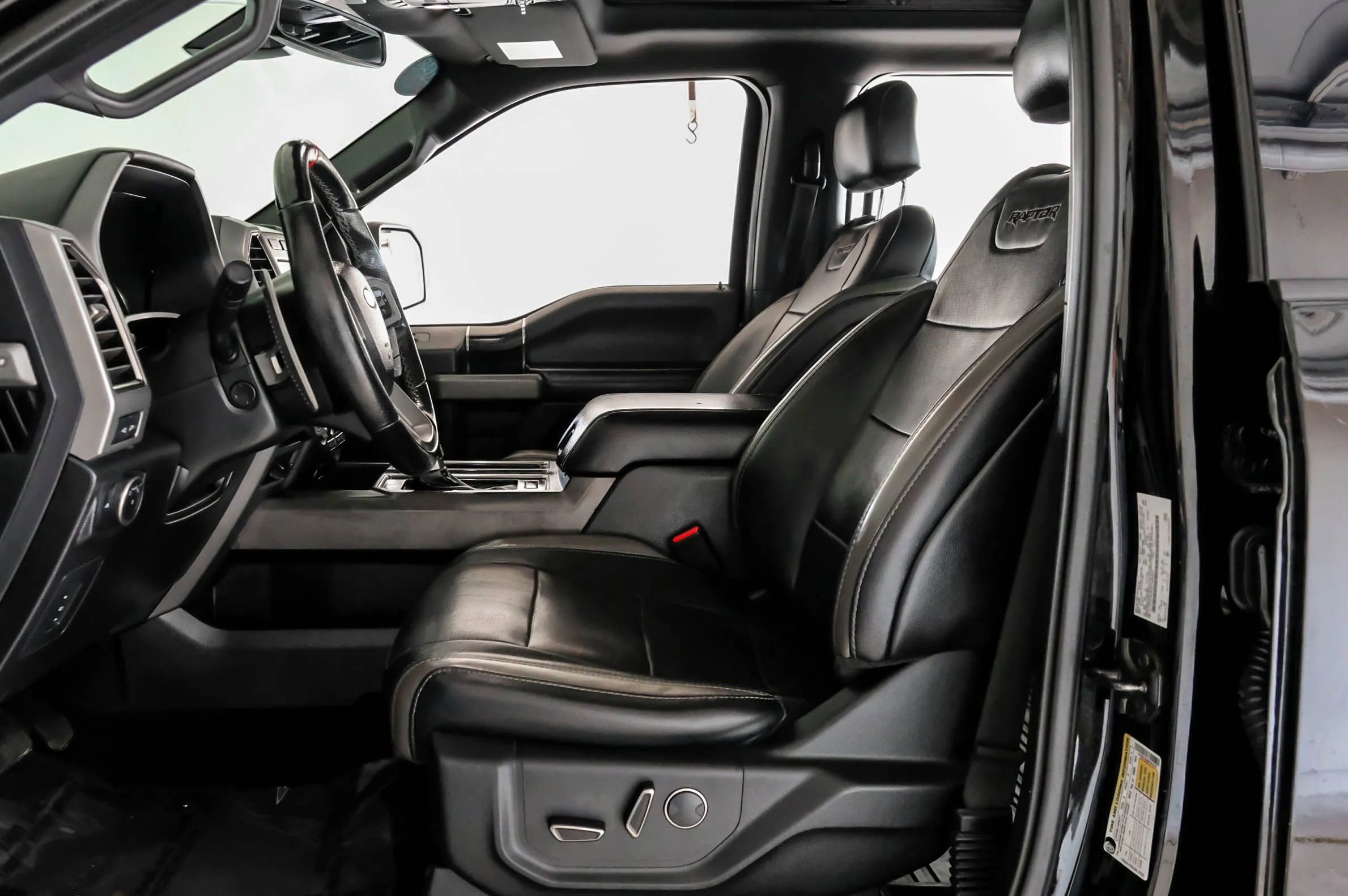 Used 2017 Ford F150 Raptor w/ Equipment Group 802A Luxury AWD/4WD image 3