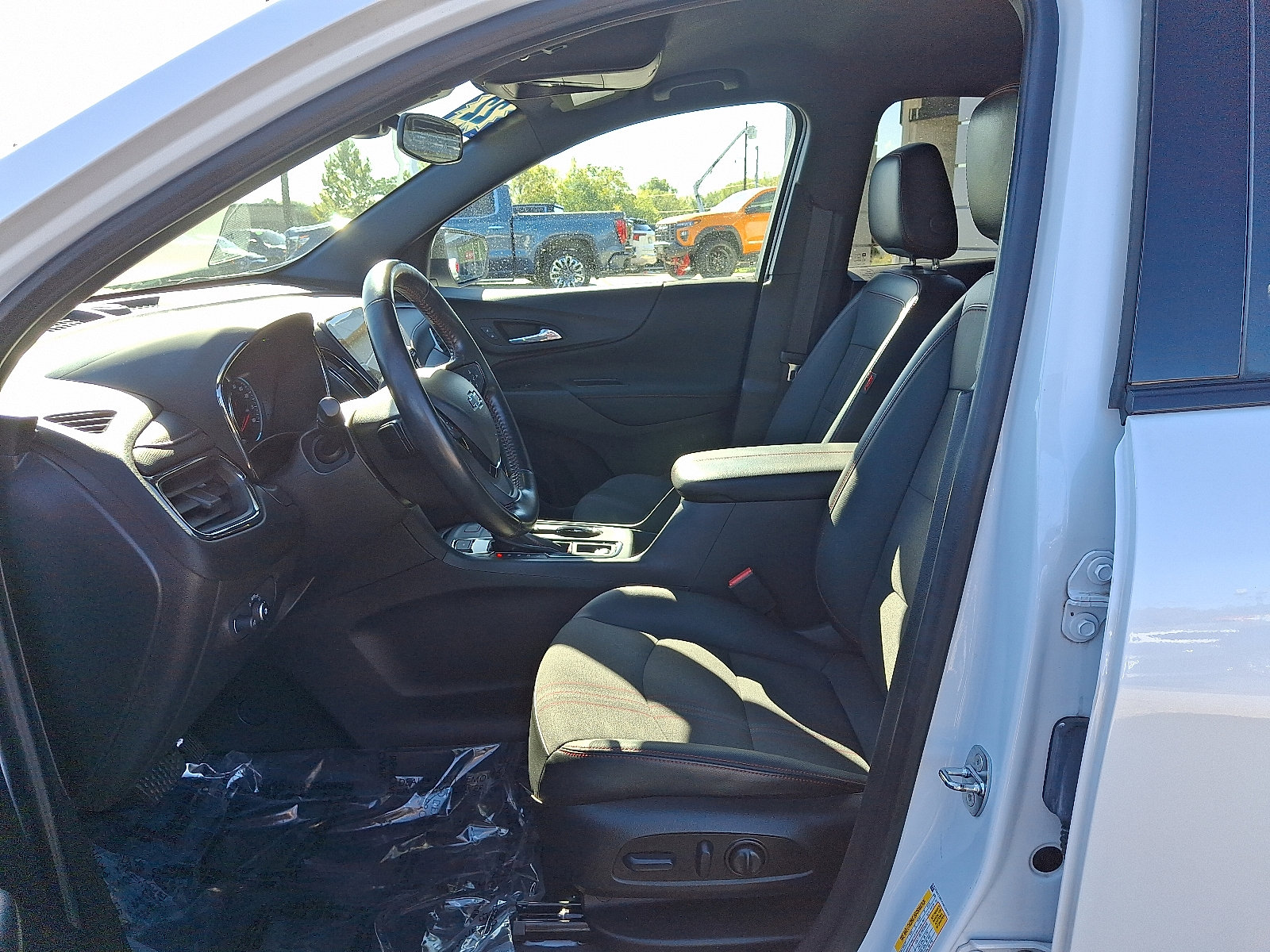 Certified 2022 Chevrolet Equinox RS w/ Infotainment Package image 13