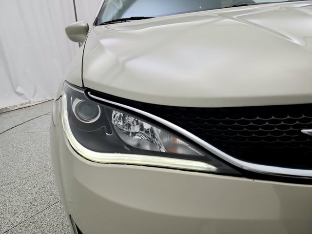 Used 2017 Chrysler Pacifica Touring-L w/ Tire & Wheel Group FWD image 34