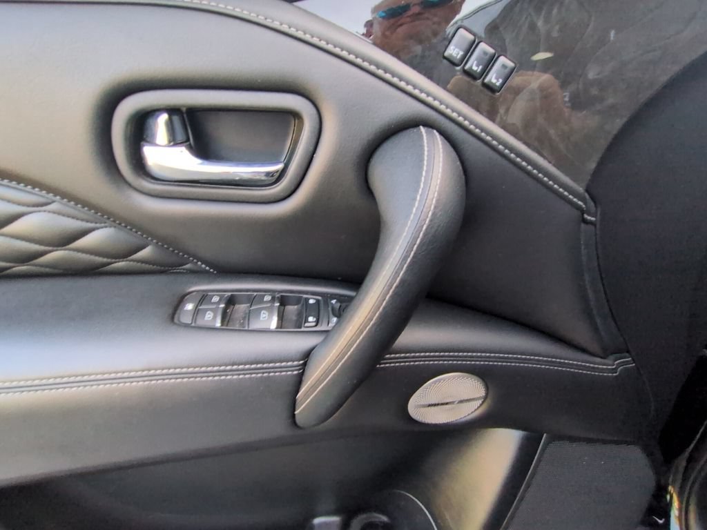 Used 2021 INFINITI QX80 Sensory w/ All-Season Package AWD/4WD image 11