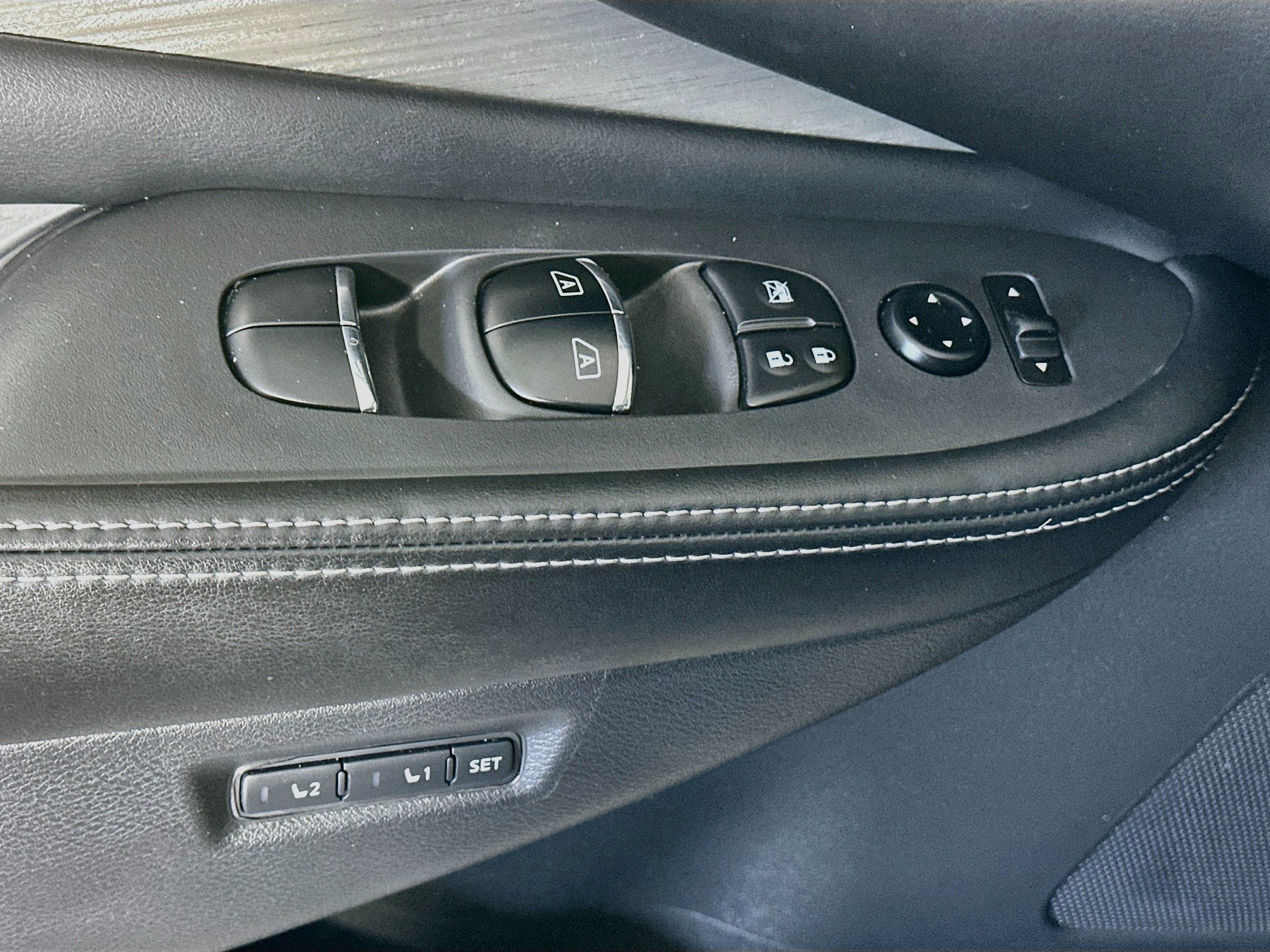 Used 2016 Nissan Murano Platinum w/ Platinum Technology Package FWD image 15