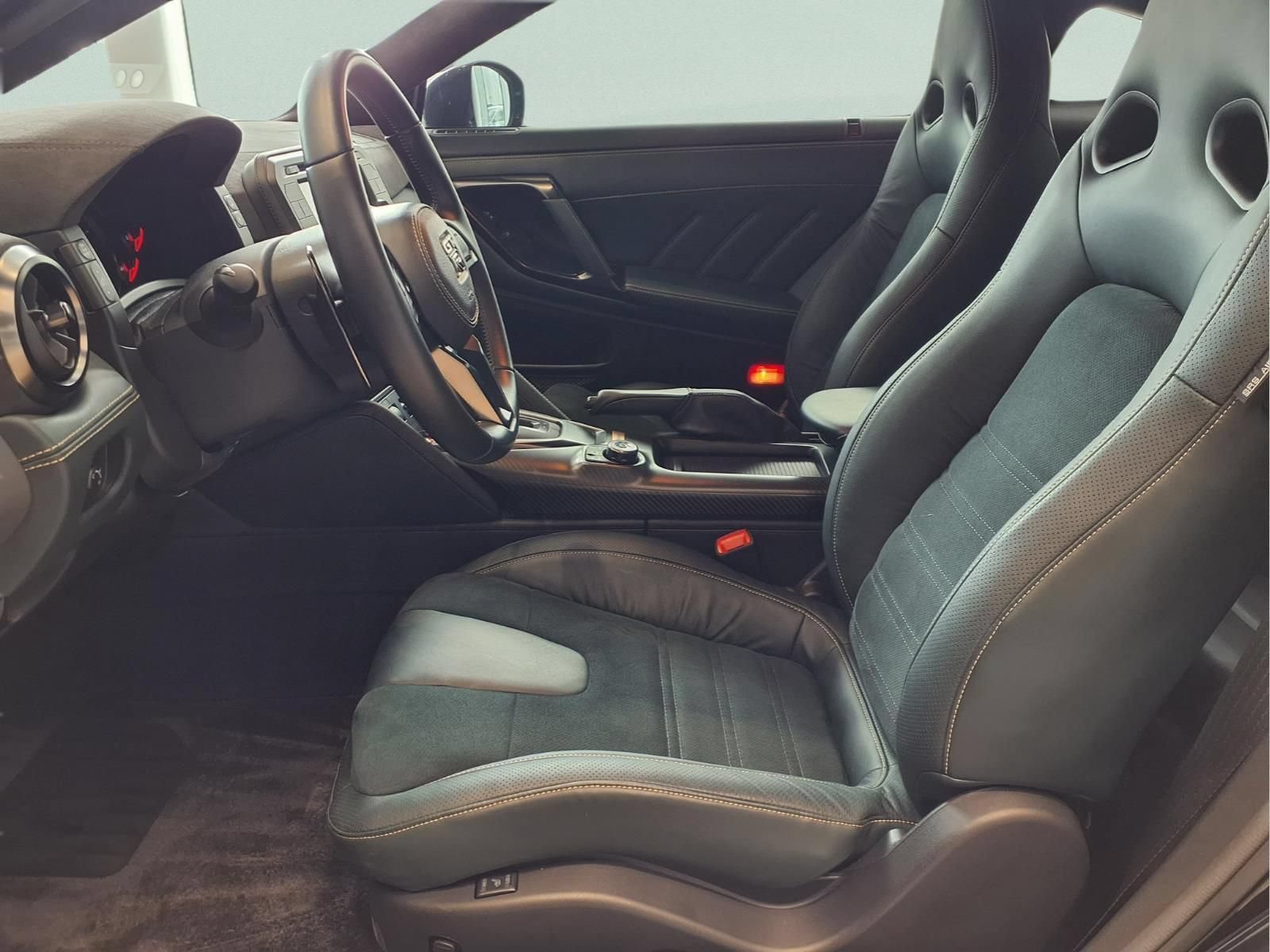 Used 2024 Nissan GT-R w/ Floor Mat Package AWD/4WD image 12