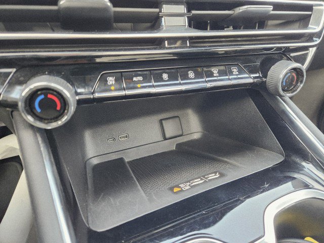 Used 2025 Chevrolet Traverse Z71 image 45