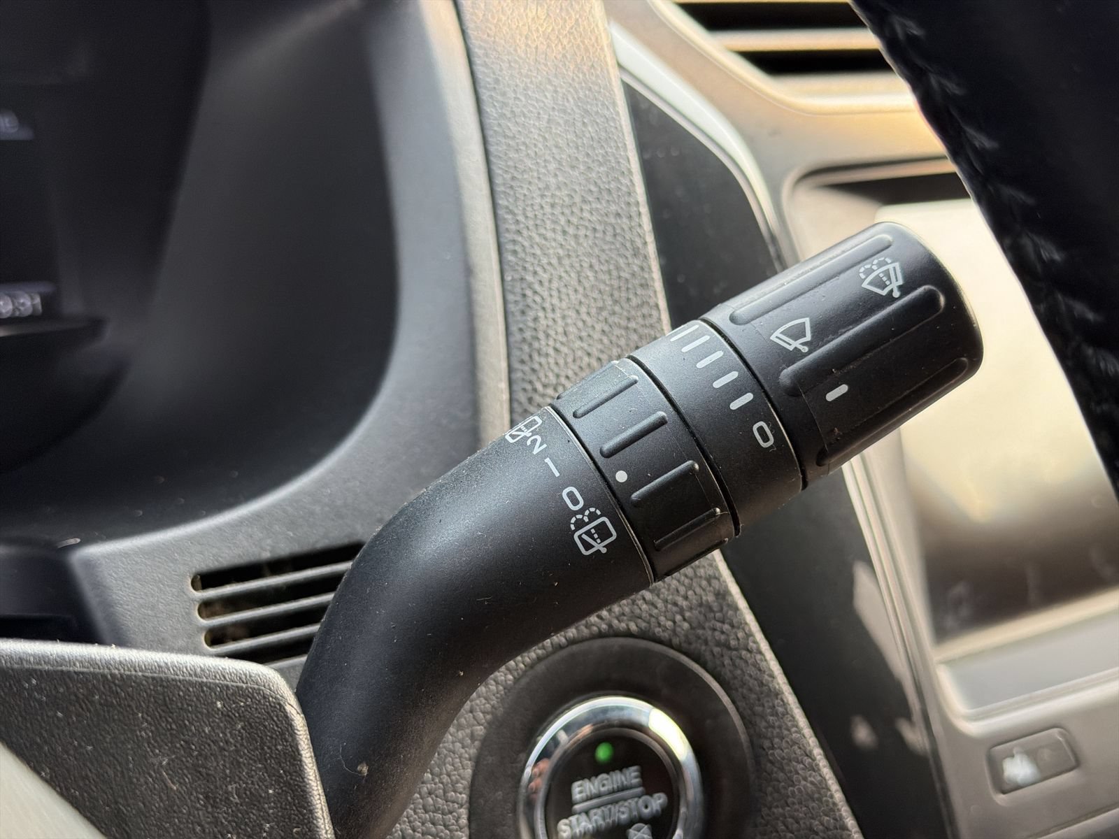 Used 2019 Ford Explorer XLT w/ Equipment Group 202A FWD image 25