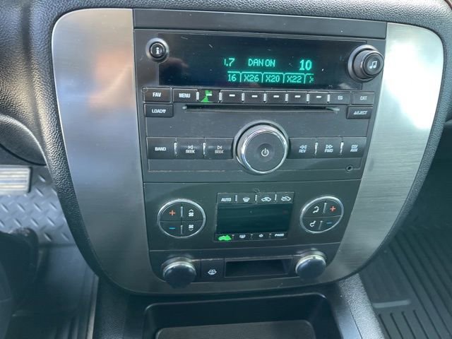 Used 2007 GMC Sierra 2500 SLT w/ EZ-Lift Tailgate Package AWD/4WD image 10