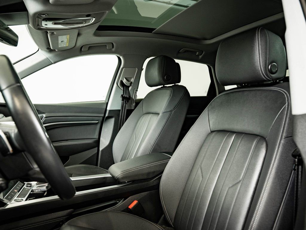 Used 2021 Audi e-tron Premium w/ Convenience Plus Package AWD/4WD image 23