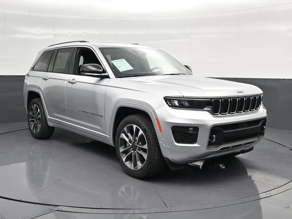 Used 2023 Jeep Grand Cherokee Overland w/ Luxury Tech Group IV RWD image 5