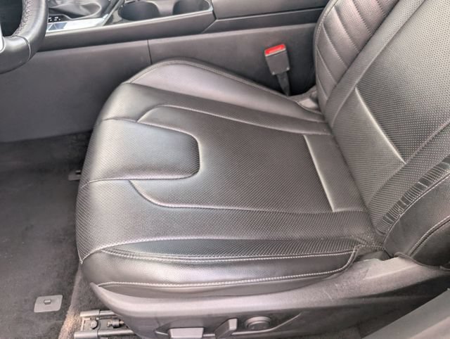 Used 2025 Hyundai Elantra Limited FWD image 17