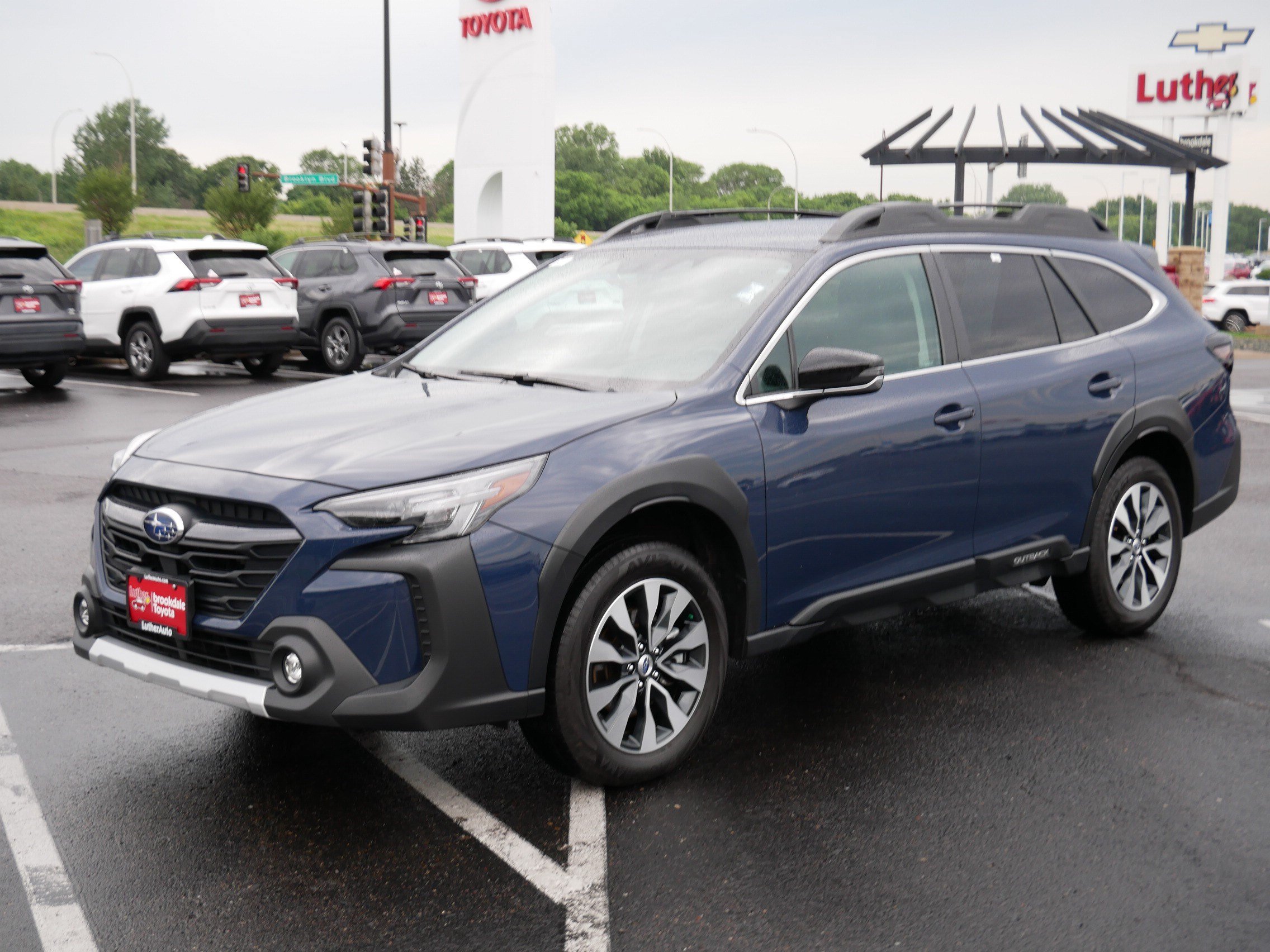Used 2023 Subaru Outback Limited AWD/4WD image 3