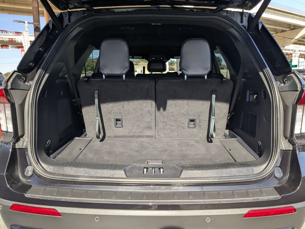 Used 2025 Ford Explorer ST-Line w/ ST-Line Street Pack image 25