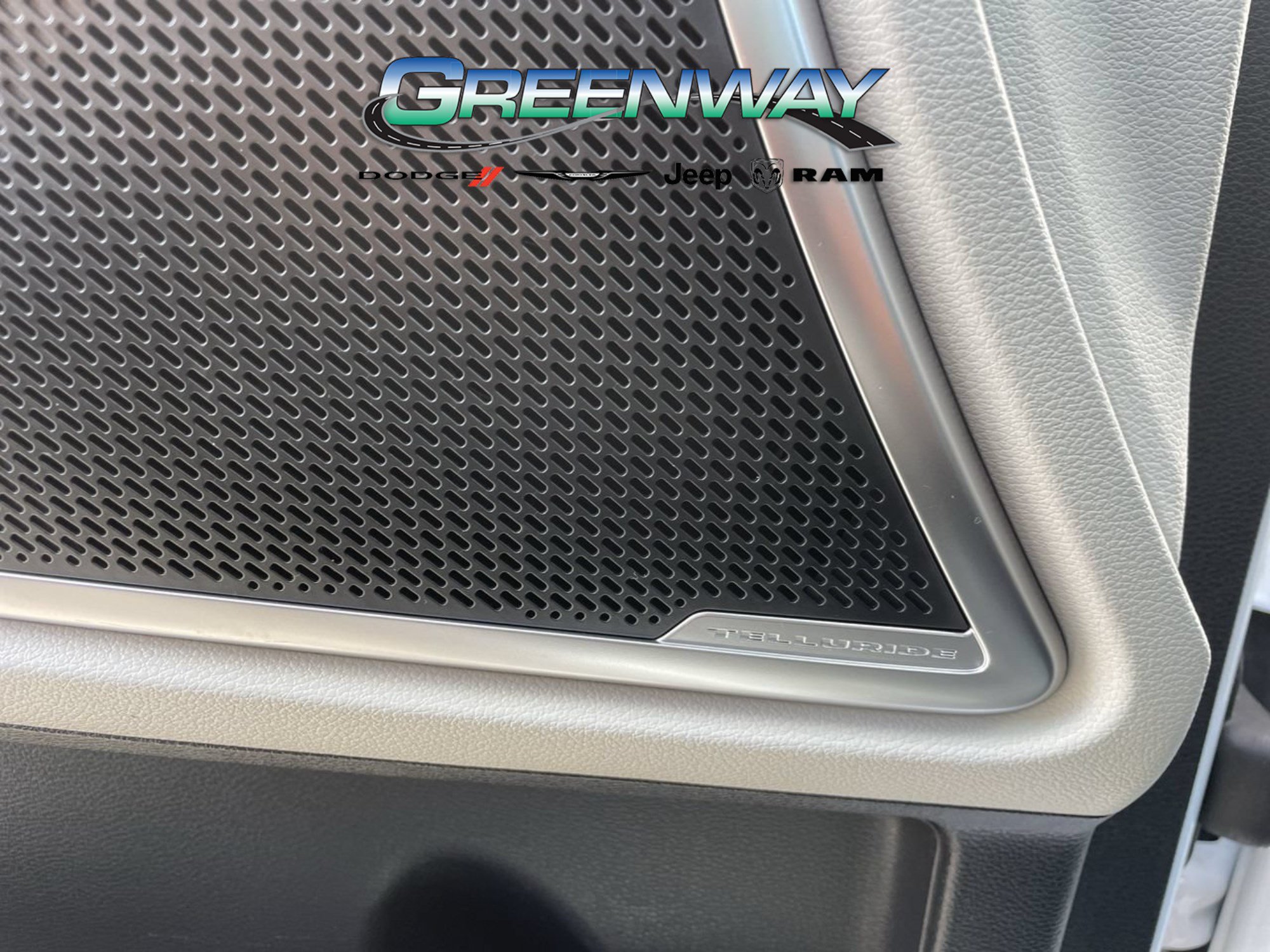 Used 2024 Kia Telluride EX w/ EX Captain's Chair Package FWD image 18