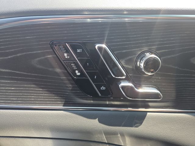 Used 2024 Cadillac Lyriq Luxury AWD/4WD image 11