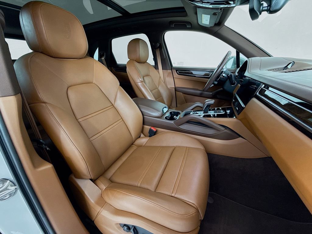 Certified 2023 Porsche Cayenne S Platinum AWD/4WD image 33