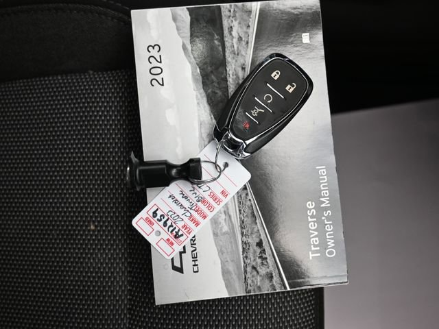 Used 2023 Chevrolet Traverse LT image 11