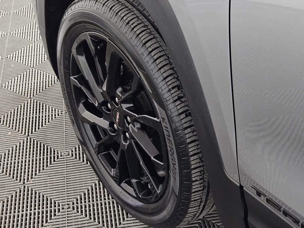 Used 2024 GMC Terrain SLT w/ Elevation Edition image 5