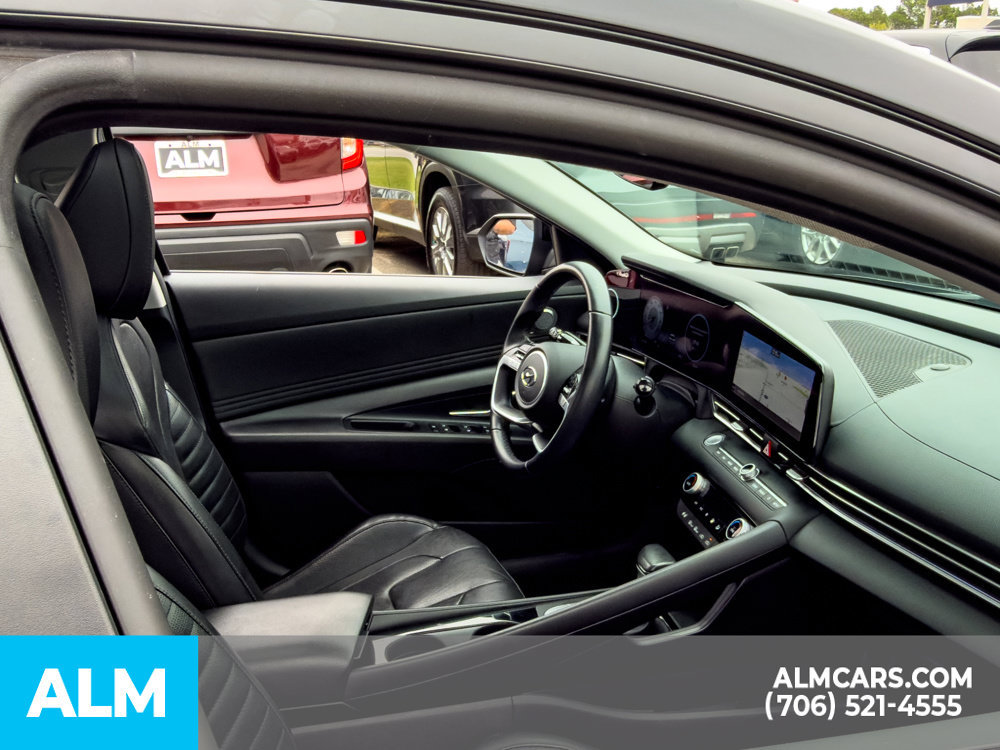 Used 2022 Hyundai Elantra Limited FWD image 15