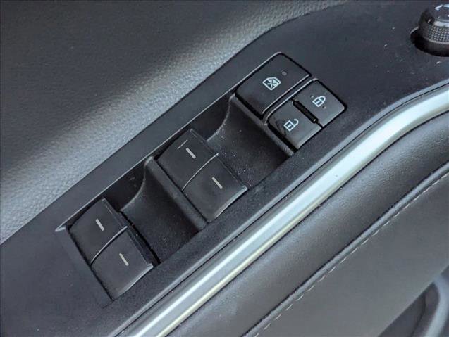 Used 2023 Toyota Highlander XLE FWD image 6